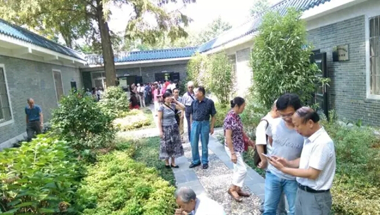 武汉市2014年度花园家庭颁奖暨武汉市园林科研所市民园林学?？湃栈疃谖宜≈鼐傩? onmousewheel=