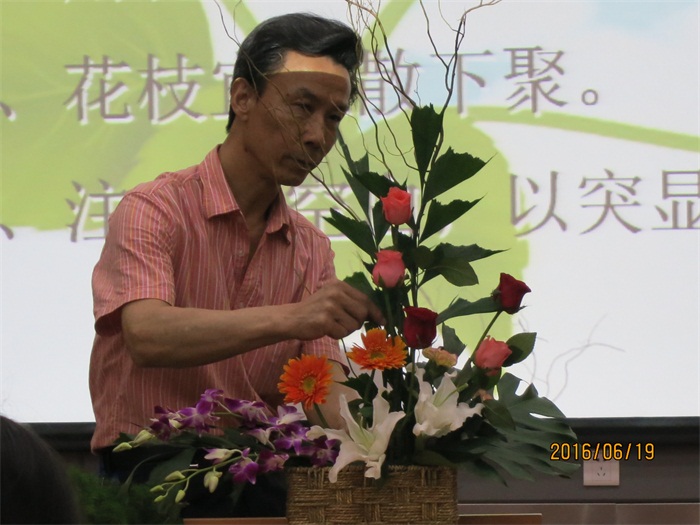 插花公益课堂 ――记市园林科研所市民园林学校2016年第2期活动