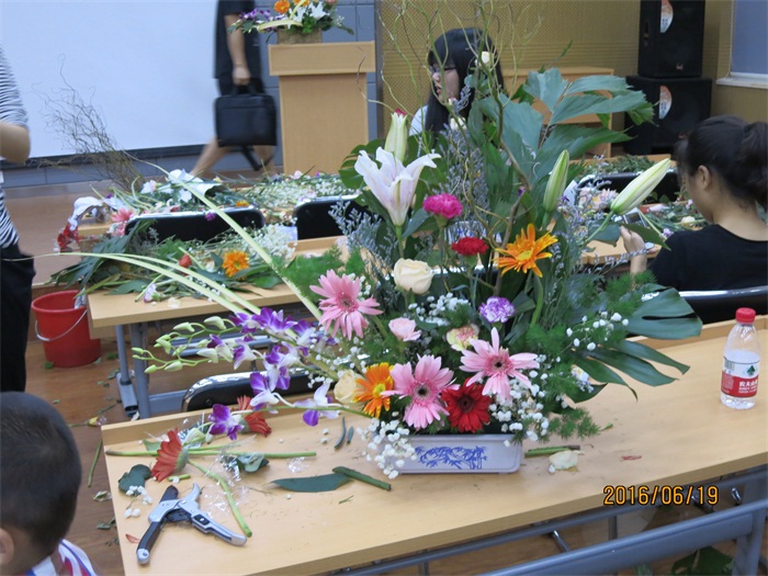 插花公益课堂 ――记市园林科研所市民园林学校2016年第2期活动