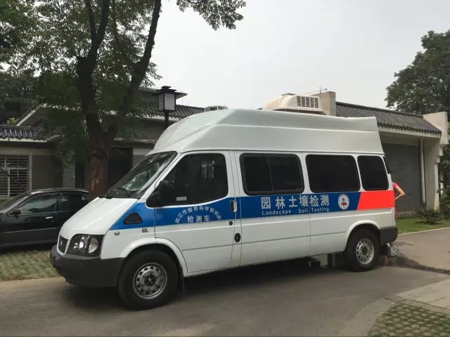 车轮上的土壤检测实验室