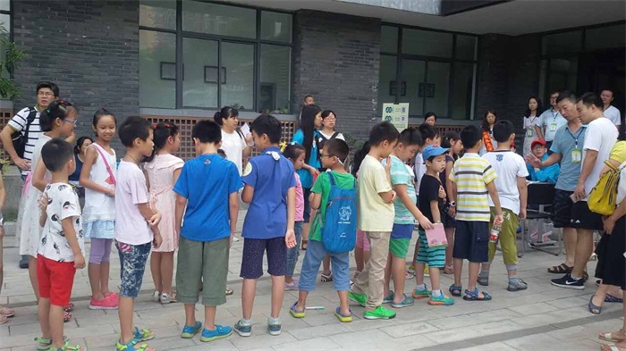 品鉴水生植物 ――记市园林科研所市民园林学校2016年第3期活动