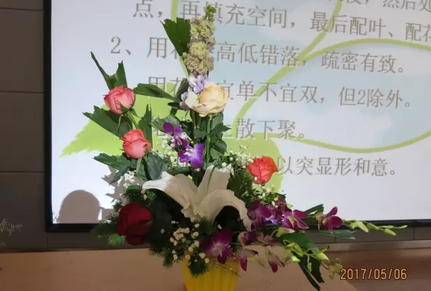 “漫步芬芳，感受插花艺术”记公园大课堂活动