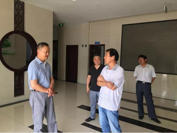 市局领导高温慰问送清凉 情暖一线科研员工