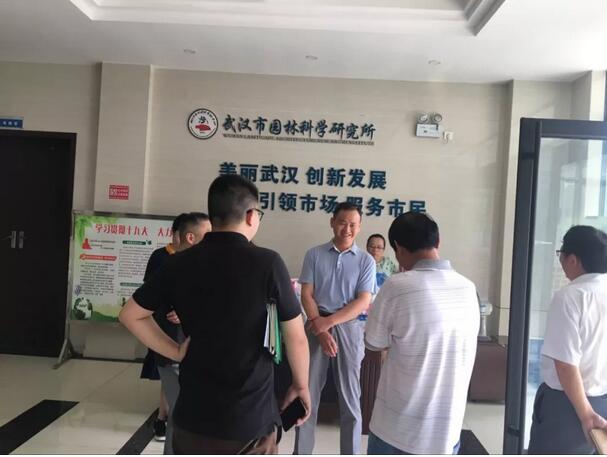 市局领导高温慰问送清凉 情暖一线科研员工